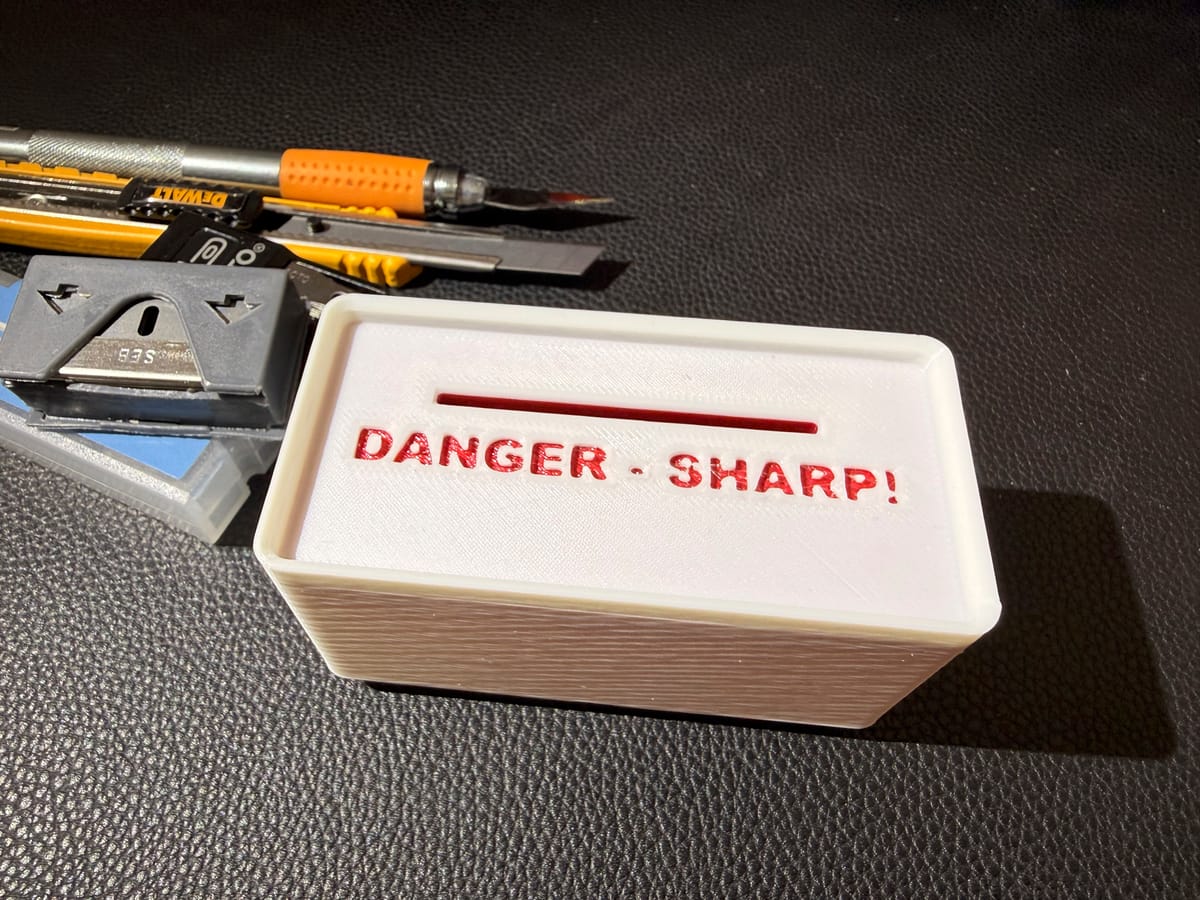 Ultimate Gridfinity Razor Blade Disposal Bin